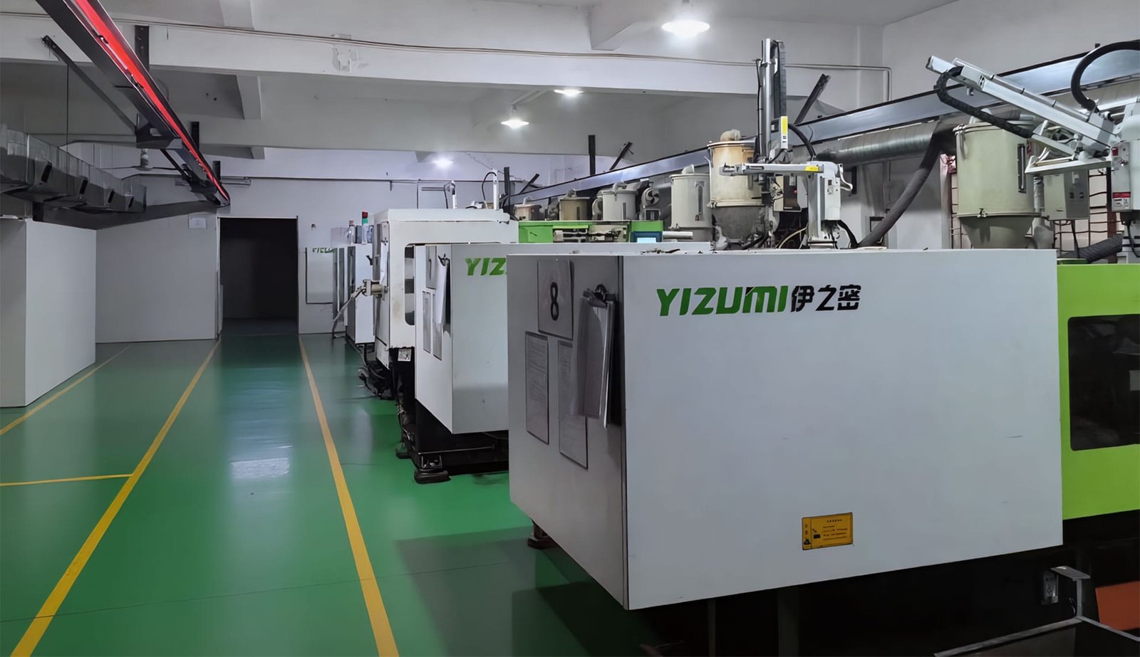 Plastic Injection Molding Manufacturer Factory Equipment Display